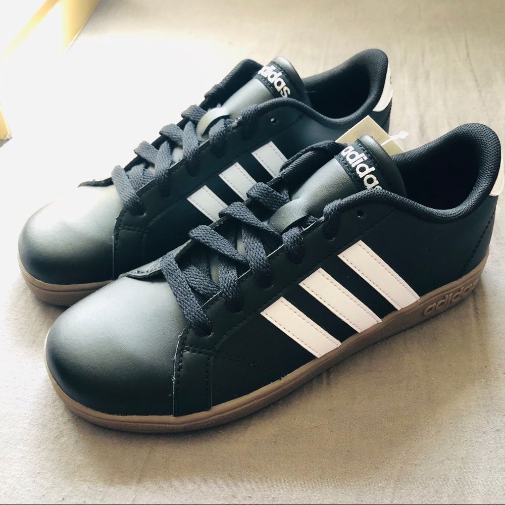 Adidas B&W Baseline Sneakers Sz 3.5
